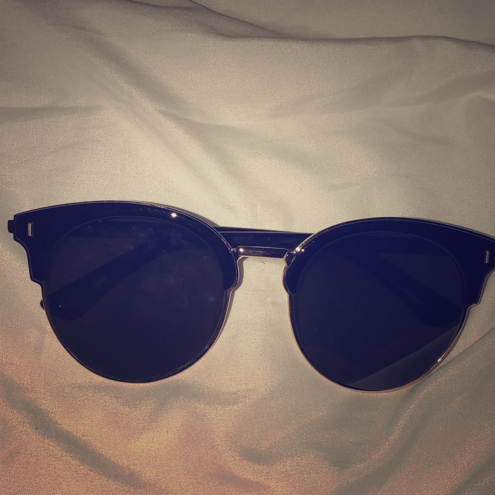 Sunglasses- brand new, never worn